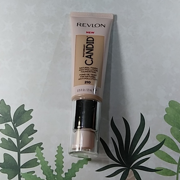 Revlon PhotoReady Candid Natural Finish Foundation - Picture 3 of 4